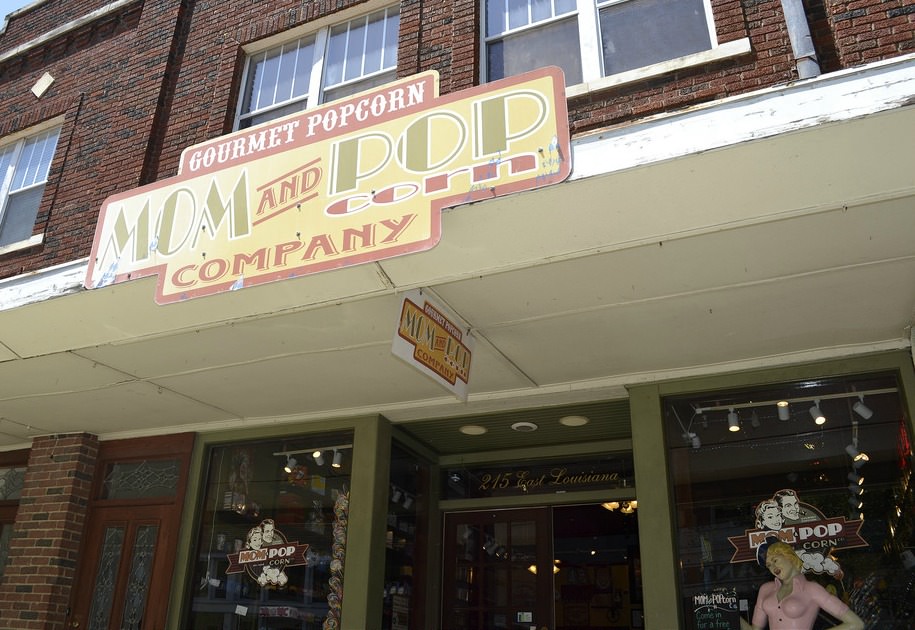 Mom & PopCorn Company Mom & PopCorn Company